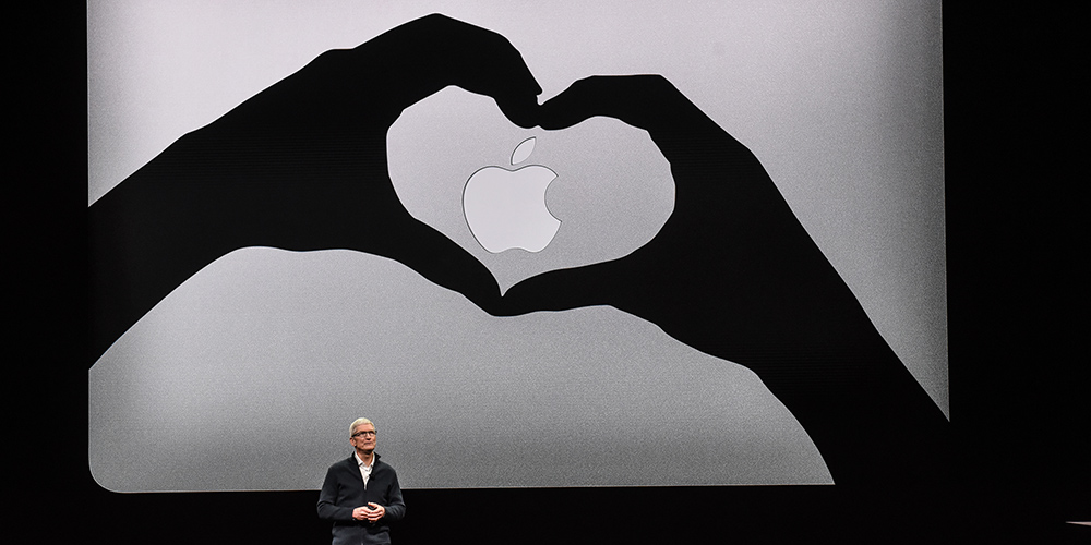 Il CEO di Apple, Tim Cook, durante la presentazione dei nuovi MacBook Air e iPad Pro (Stephanie Keith/Getty Images)