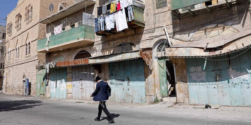 Un ebreo ultraortodosso a Hebron (MENAHEM KAHANA/AFP/Getty Images)