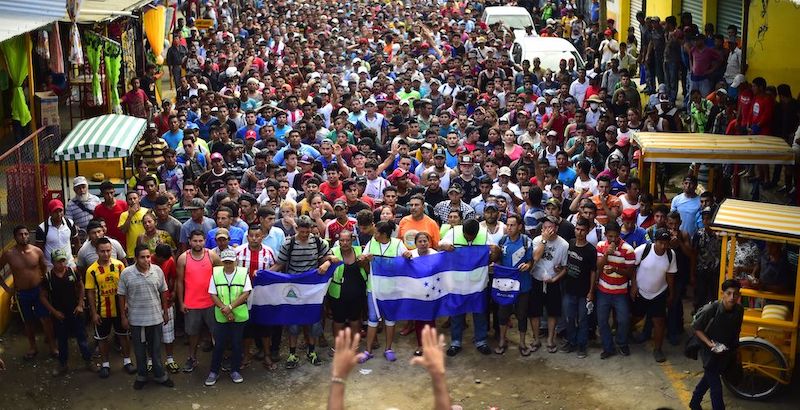 La carovana di migranti in viaggio verso gli Stati Uniti non si ferma