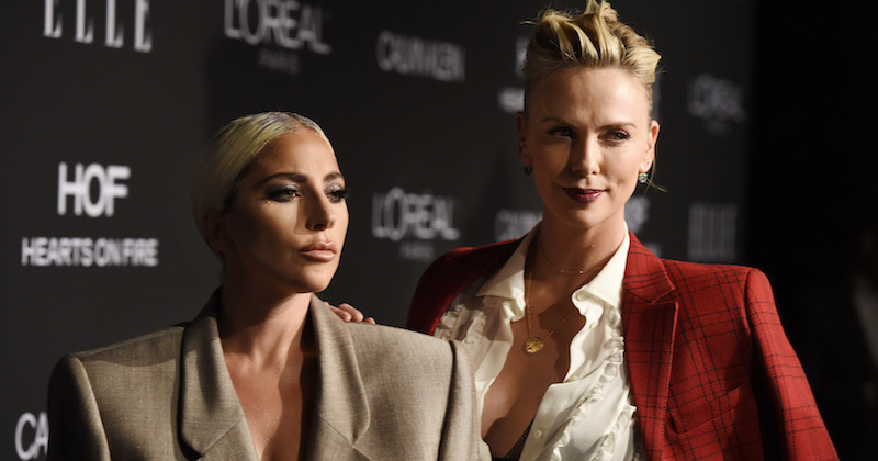 Lady Gaga (32) e Charlize Theron (43) a un evento della rivista ELLE a Los Angeles, 15 ottobre
(Chris Pizzello/Invision/AP)