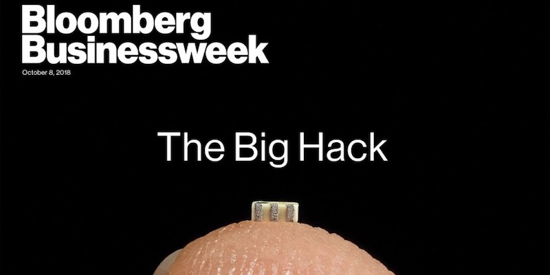La copertina del nuovo numero di Bloomberg Businessweek, su cui si vede quanto siano grandi i microchip usati per spiare le aziende americane – quella sotto è la punta di un dito (Bloomberg)