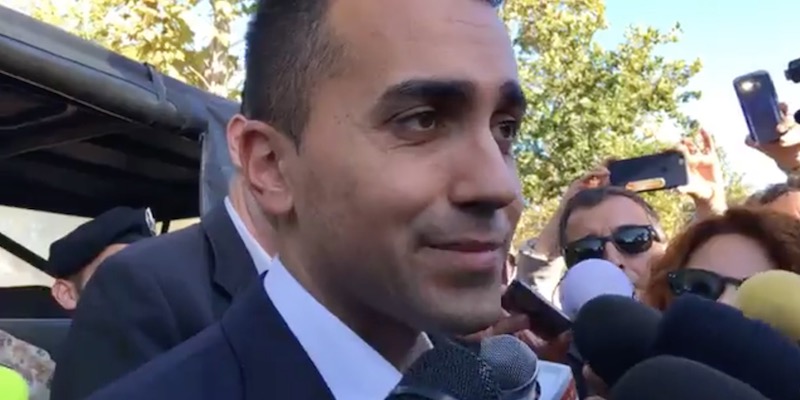 Il ministro dello Sviluppo economico Luigi di Maio, il 27 ottobre 2018, a Scordia, in provincia di Catania (Pagina Facebook di Luigi Di Maio)