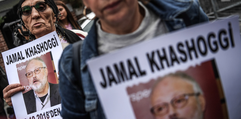 Manifestanti chiedono giustizia per Jamal Khashoggi a Istanbul. (OZAN KOSE/AFP/Getty Images)