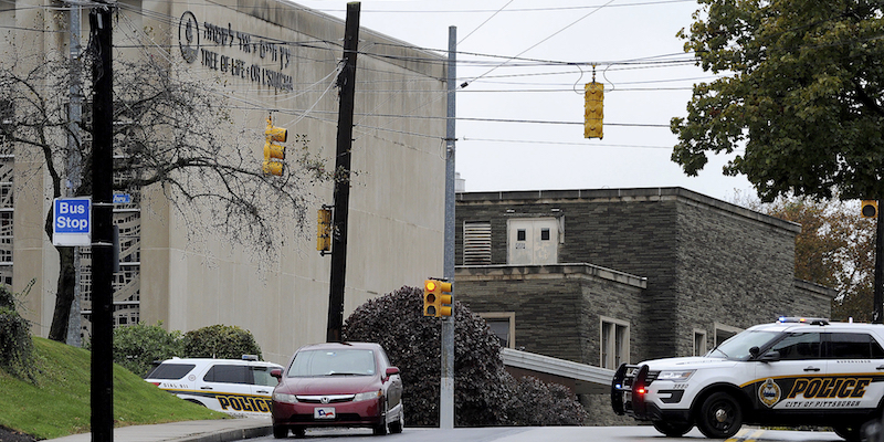 Uno dei muri della sinagoga Tree of Life a Pittsburgh, il 27 ottobre 2018 (Pam Panchak/Post-Gazette via AP)