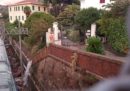 Un treno è deragliato a Santa Margherita Ligure in seguito al crollo di un muro, non ci sono feriti