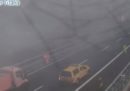 Un autocarro ha preso fuoco in una galleria dell'autostrada Bologna-Firenze