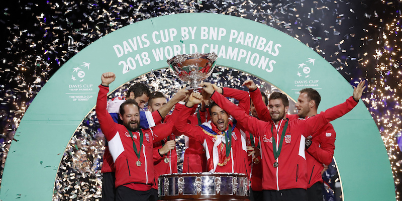 La nazionale croata con la Coppa Davis vinta lo scorso 25 novembre (AP Photo/Thibault Camus)