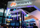 Gli Stati Uniti hanno chiesto agli operatori telefonici di alcuni paesi alleati di non usare componenti dell'azienda cinese Huawei, dice il WSJ