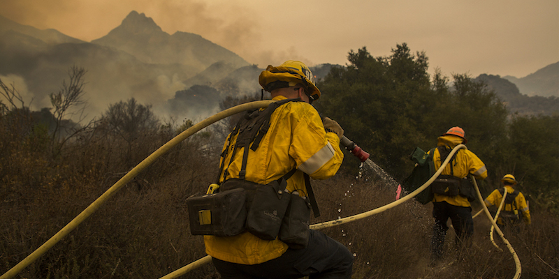 Vigili del fuoco vicino a Malibu, 10 novembre 2018 (David McNew/Getty Images)