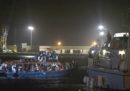 Sono sbarcati a Pozzallo, in Sicilia, tutti i 236 migranti che si trovavano sul barcone arrivato sabato