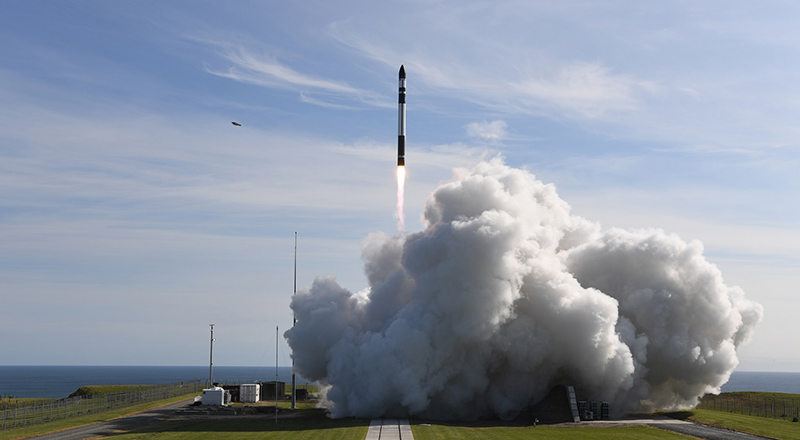 Il lancio del razzo spaziale Electron dalla base in Nuova Zelanda di RocketLab, 11 novembre 2018 (RocketLab)
