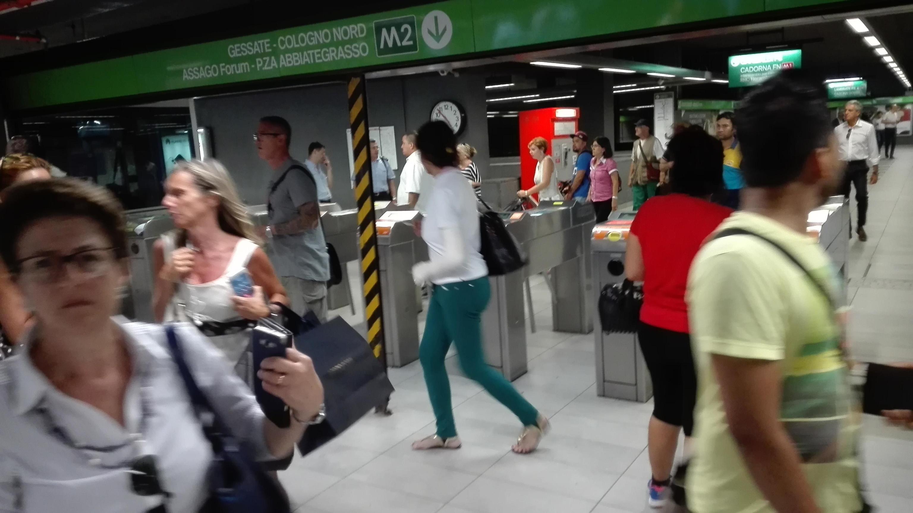 Ci sono ritardi e disagi nella circolazione della linea M2 della metropolitana di Milano