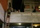 Due persone sono morte e altre due sono rimaste ferite nell'incendio di un palazzo a Reggio Emilia