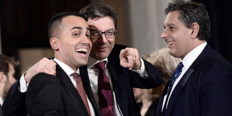 Il ministro dello Sviluppo economico Luigi Di Maio, Giancarlo Giorgetti della Lega e il presidente della Liguria Giovanni Toti, di Forza Italia, Roma, 19 dicembre 2018
(Fabio Cimaglia / LaPresse)