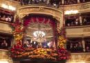 Il video del lungo applauso a Mattarella alla prima alla Scala