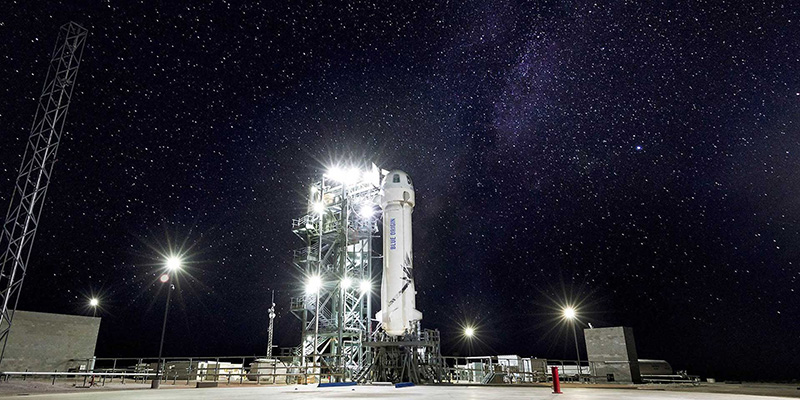 Il razzo New Shepard di Blue Origin, pronto sulla base di lancio in Texas (Blue Origin)