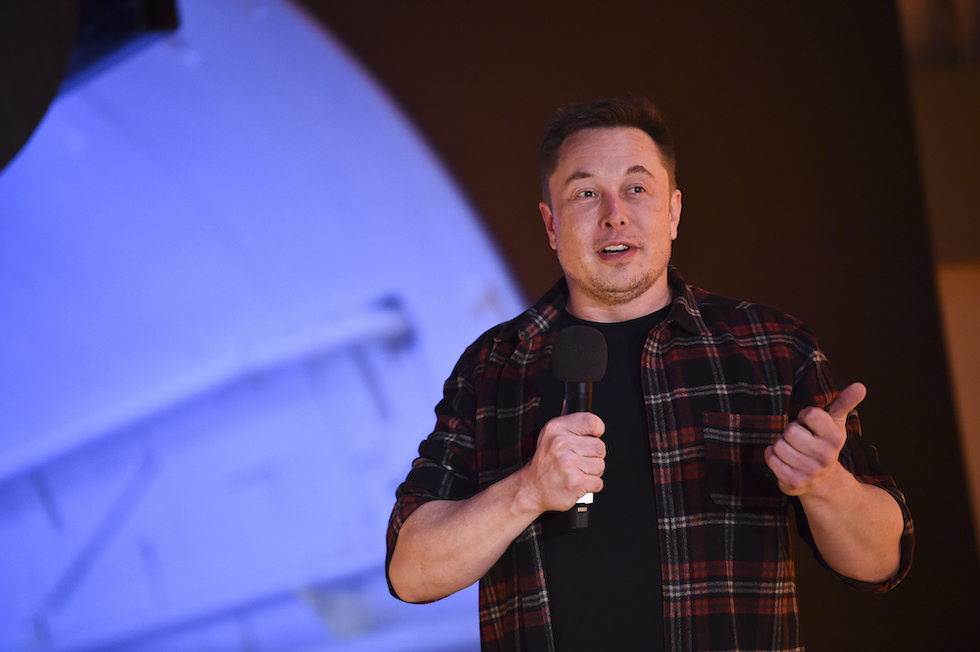 Elon Musk (47), cofondatore di Tesla Inc., a un evento per la presentazione del primo tunnel stradale realizzato dalla sua Boring Company, Hawthorne, California, 18 dicembre
(Robyn Beck-Pool/Getty Images)
