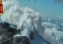 L'eruzione dell'Etna, vista da un elicottero della polizia