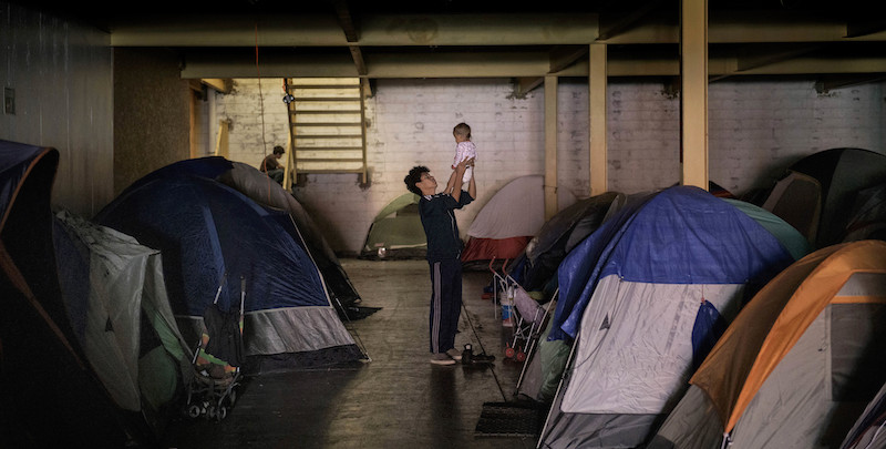 Un magazzino abbandonato trasformato dove si sono accampati i migranti dal Centro American e in particolare dall'Honduras, Tijuana, Messico, 25 dicembre 2018
(AP Photo/Daniel Ochoa de Olza)