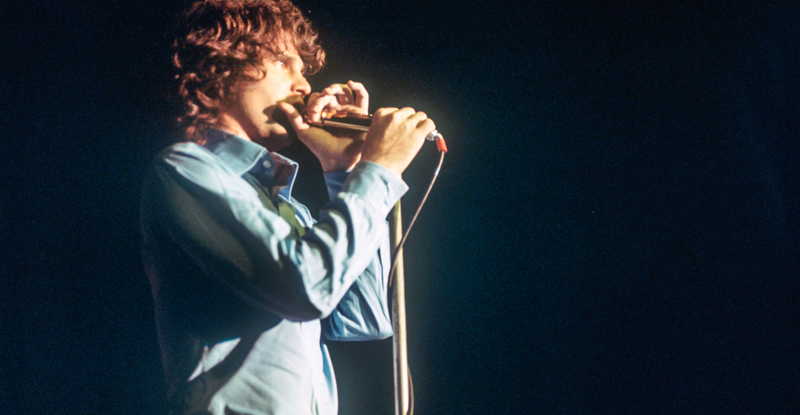 Jim Morrison durante un concerto in Germania nel 1968. (Manfred Rehm/picture-alliance/dpa/AP Images)