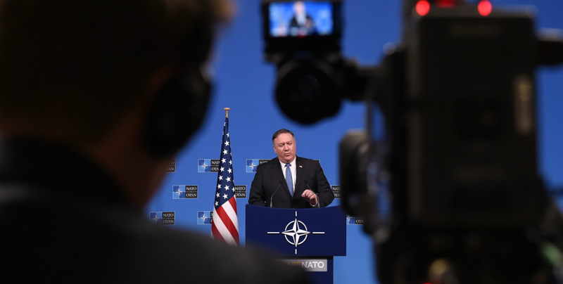 Il segretario di Stato Mike Pompeo parla alla sede della NATO a Bruxelles. (JOHN THYS/AFP/Getty Images)
