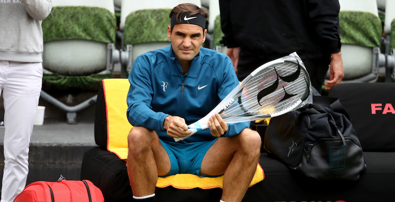 Roger Federer spacchetta una sua racchetta Wilson, Stoccarda, Germania, 13 giugno 2018
(Alex Grimm/Getty Images for Wilson Sporting Goods)
