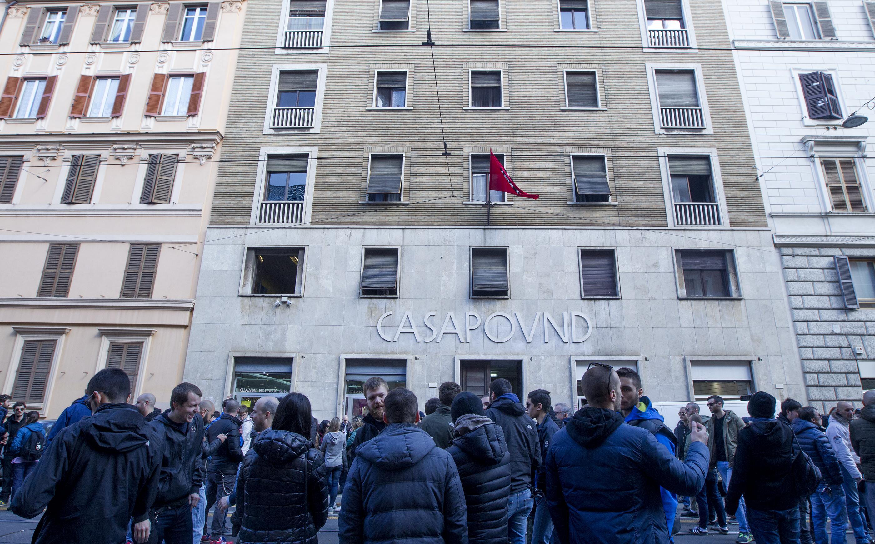 Il consiglio comunale di Roma ha approvato una mozione per chiedere lo sgombero della sede di Casapound