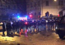 A Roma otto agenti di polizia sono stati feriti negli scontri durante i festeggiamenti di un gruppo di tifosi della Lazio