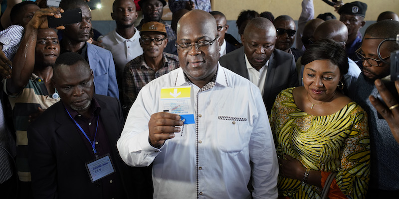 Il presidente eletto della Repubblica Democratica del Congo Felix Tshisekedi mentre votava alle presidenziali il 30 dicembre 2018, a Kinshasa (AP Photo/Jerome Delay)