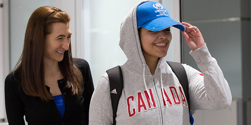 Rahaf Mohammed al-Qunun all'aeroporto di Toronto, 12 gennaio 2019 (LARS HAGBERG/AFP/Getty Images)