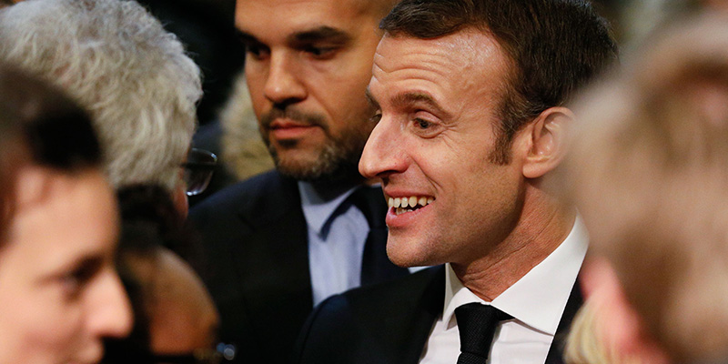 Emmanuel Macron dopo un incontro del "grande dibattito nazionale" lanciato dal presidente, Bourg-de-Peage, 24 gennaio 2019 (EMMANUEL FOUDROT/AFP/Getty Images)