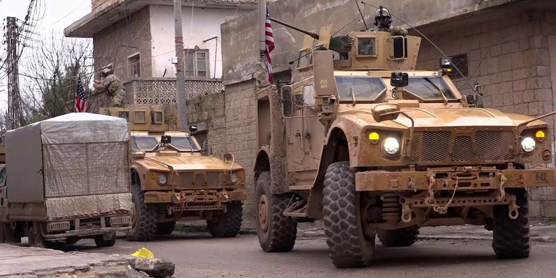 Veicoli corazzati a Manbij, in Siria (AFP/Getty Images)
