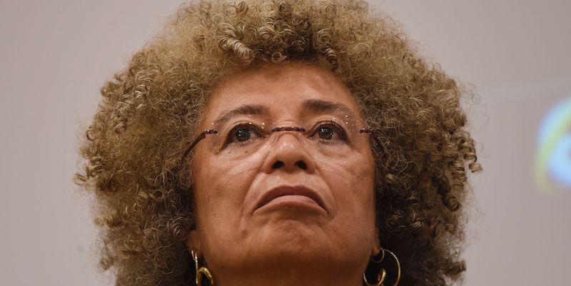 L'attivista Angela Davis durante un incontro all'Università di Roma Tre, il 14 marzo 2016 (ANDREAS SOLARO/AFP/Getty Images)