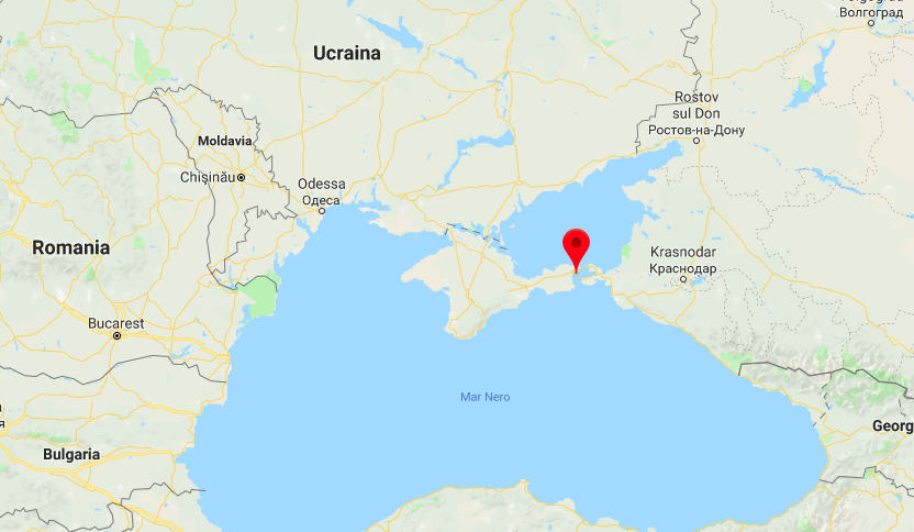 Almeno dieci persone sono morte nell'incendio di due navi cargo nel Mar Nero