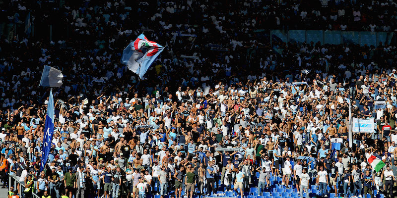 Tifosi della Lazio sugli spalti dell'Olimpico (Paolo Bruno/Getty Images)