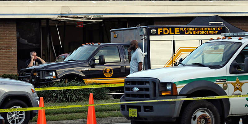 Un uomo ha ucciso cinque persone in una banca in Florida