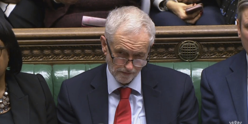 Il leader del Partito Laburista, Jeremy Corbyn, durante la seduta del Parlamento britannico. (House of Commons via AP)