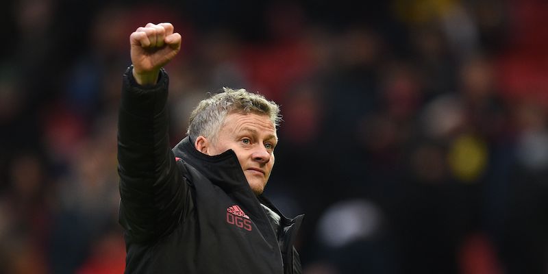 Ole Gunnar Solskjaer si rivolge al pubblico dopo la vittoria in FA Cup contro il Reading
(OLI SCARFF/AFP/Getty Images)