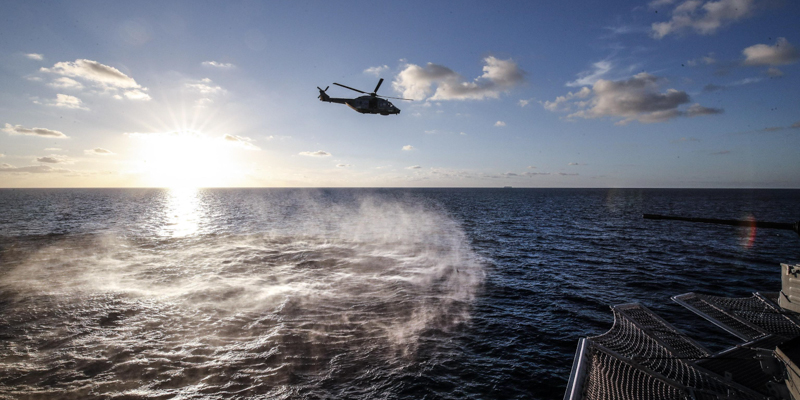 Un elicottero dell'Aeronautica nel Mediterraneo nel dicembre del 2018. (ANSA/GIUSEPPE LAMI