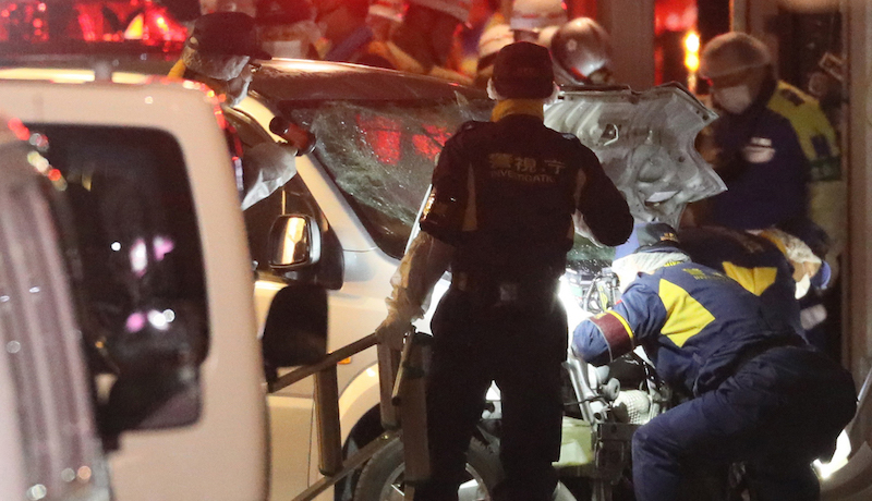 A Tokyo un furgone ha investito la folla durante i festeggiamenti per il nuovo anno, nove persone sono state ferite