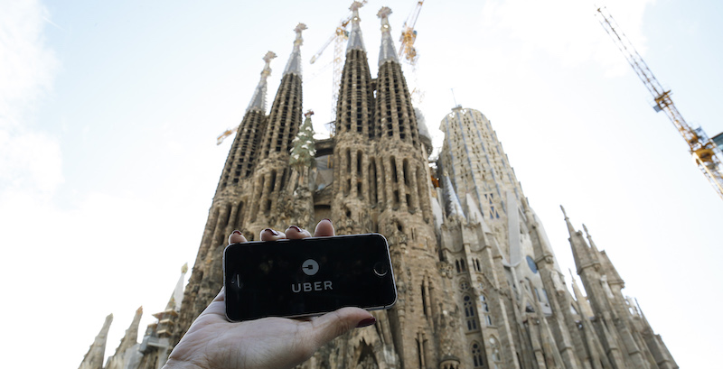 Domani Uber e Cabify sospenderanno i loro servizi a Barcellona