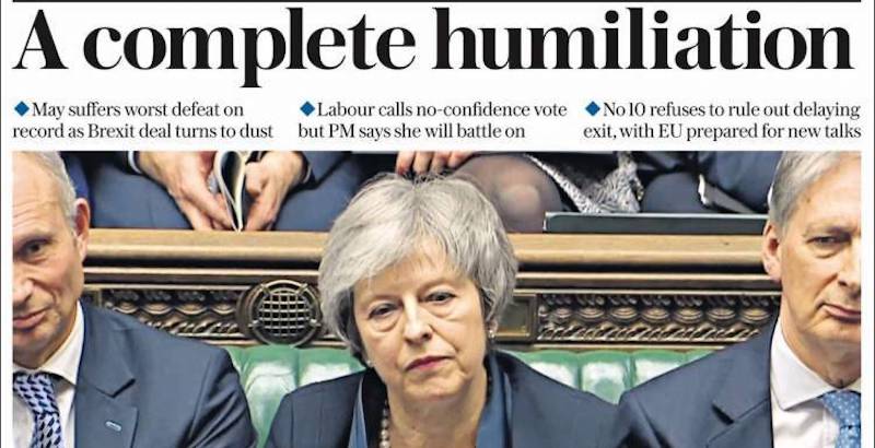 Le prime pagine dei quotidiani britannici dopo la sconfitta di May