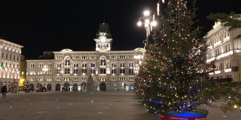 Il vicesindaco di Trieste si è vantato di aver buttato le coperte di un senzatetto straniero