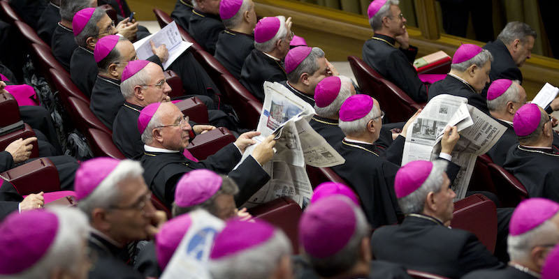 Arcivescovi in attesa dell'inizio di una messa del Papa. (AP Photo/Andrew Medichini)