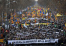 Ieri 200mila persone hanno manifestato a Barcellona contro il processo ai leader indipendentisti della Catalogna