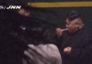 Anche Kim Jong-un fa la pausa sigaretta in stazione