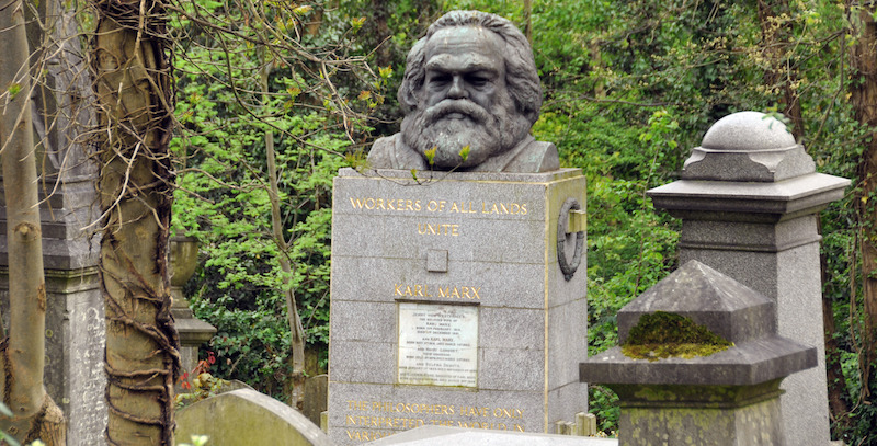 La tomba di Karl Marx al Highgate Cemetery, a Londra. (Cordula Donhauser/picture-alliance/dpa/AP Images)