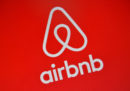 Il comune di Parigi ha chiesto a Airbnb 12,5 milioni di euro di risarcimento per aver violato le regole sugli affitti della città