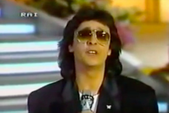 Giampiero Artegiani durante la sua esibizione al Festival di Sanremo del 1984

(YouTube)