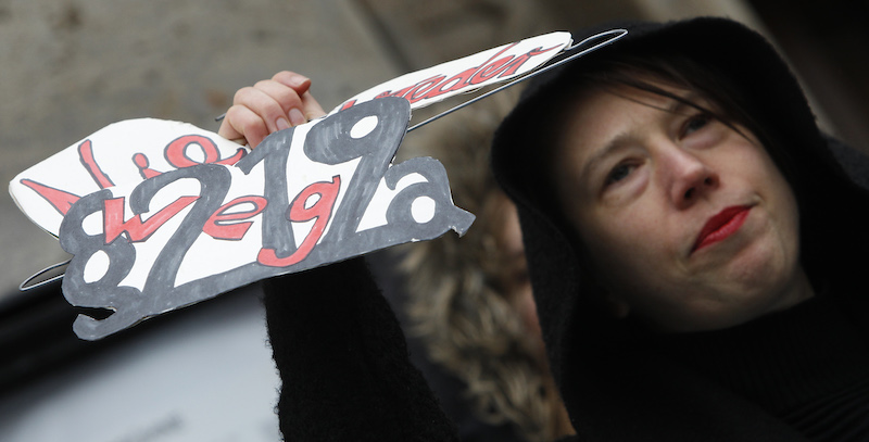 Una donna durante la manifestazione per chiedere l'abolizione del paragrafo 219a della legge sull'aborto, Berlino, 26 gennaio. (Michele Tantussi/Getty Images)